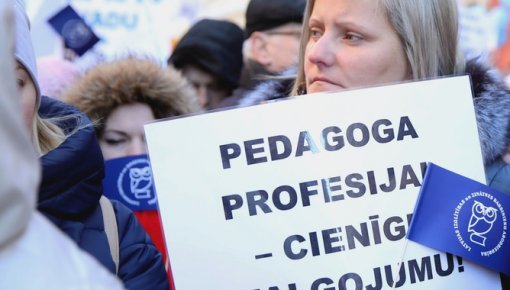 Зарплаты латвийских учителей - одни из самых низких среди стран ОЭСР