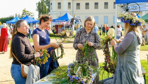 В Краславе пили чай и угощались вкусностями