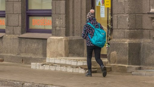 Школы и детсады Даугавпилса лишились 20 работников - нет сертификата