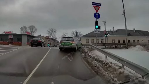 Вот, новый поворот: в соцсетях обсуждают ошибку при сдаче на права (ВИДЕО)