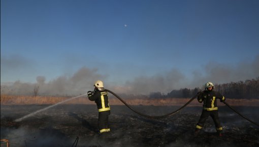 За выходные в Латгалии произошло более 30 пожаров старника