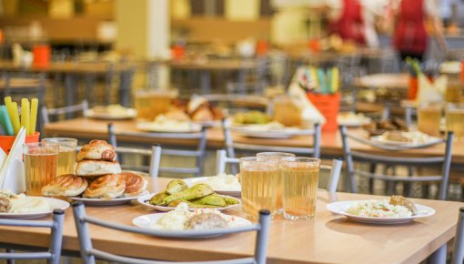 Инфляция «съедает» школьные обеды. Придется ли за них платить родителям?