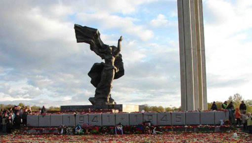 Планируют обсудить варианты действий, ведущих к демонтажу памятника в парке Победы