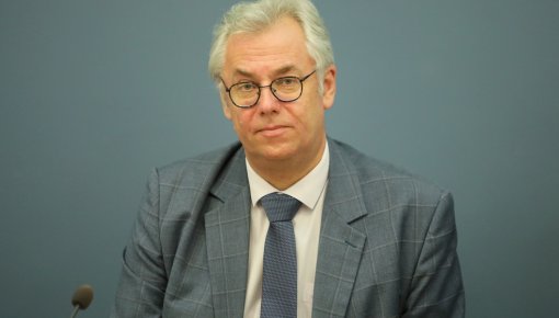 Инфектолог: не исключено, что в общественных местах вновь придется использовать маски