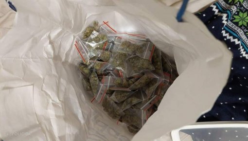 В центре Риги Госполиция задержала семь человек за хранение и продажу наркотиков