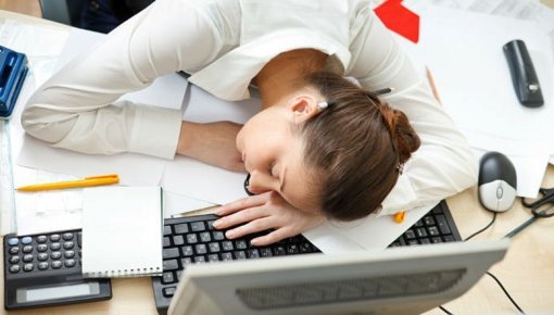Ни минуты покоя: 60% жителей вынуждены продолжать работу во время отпуска