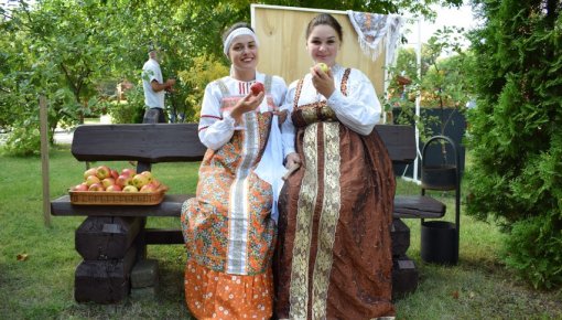 Центр русской культуры в субботу ждет гостей на народный праздник Яблочный спас