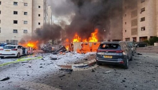 Террористы выпустили по Израилю тысячи ракет, введено чрезвычайное положение