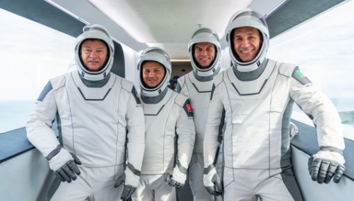 Компания SpaceX отправила в космос туристов