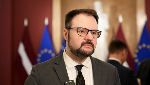 Под Бришкенсом зашаталось кресло