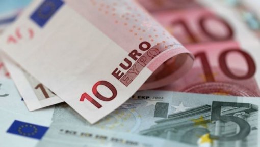 Правительство планирует до 10 000 евро увеличить премии Кабмина