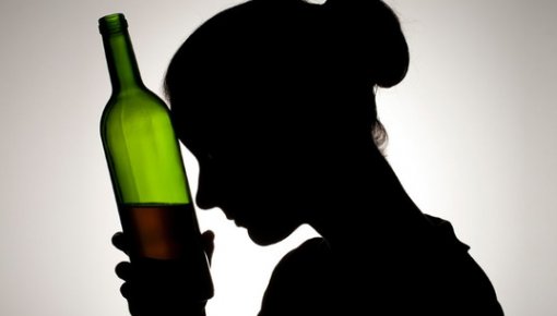 Специалист по зависимостям: «Сегодня вечером как минимум 8 из 10 женщин будут пьяны»