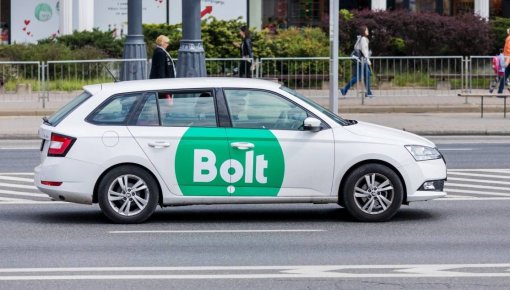 Вот это сервис! Во время поездки таксист Bolt продемонстрировал девушкам свой половой орган