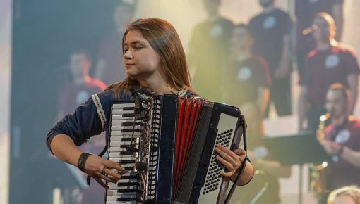 Varang Nord собирает деньги на лечение аккордеонистки группы. Девушку сбила машина