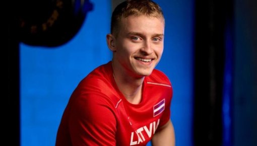 Тяжелоатлету Максиму Василенку и его тренеру решено вручить награды самоуправления