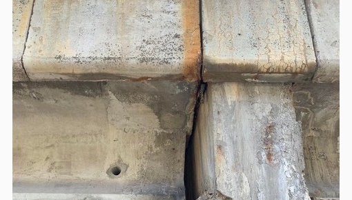 Жители столичного Чиекуркалнса обеспокоены состоянием моста