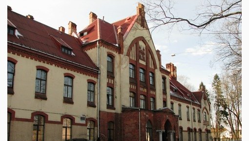 В субботу вечером эвакуировали один из корпусов больницы Страдиня