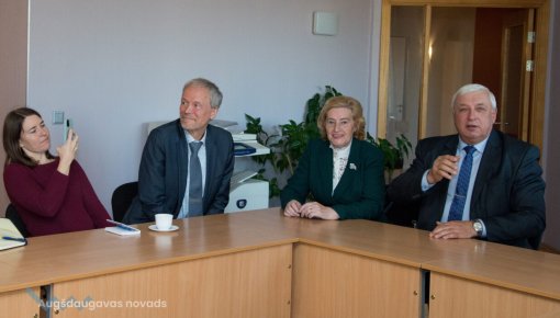 Руководство Аугшдаугавского края провело встречу с послами и сотрудниками Датского института культуры