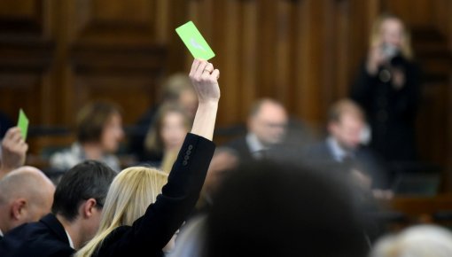 Еще немного, еще чуть-чуть: депутаты не смогли отказать себе в повышении зарплат