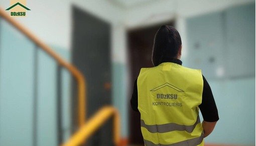 ПЖКХ: контролеров можно узнать по фирменным жилетам