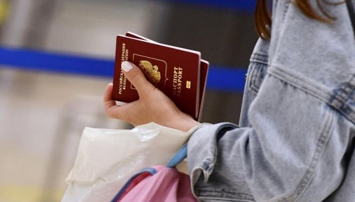 Только с биометрией: Эстония больше не считает действительными все загранпаспорта РФ