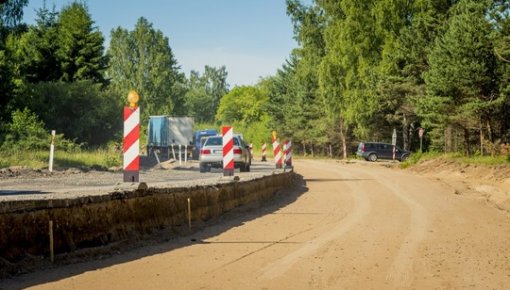 Дорожные работы в окрестностях Даугавпилса и Илуксте: движение ограничено на семи участках