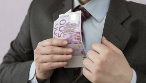 Раздражают зарплаты чиновников? Больше не будут — их засекретят