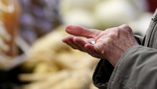 Полгода без российских пенсий. Где же деньги?