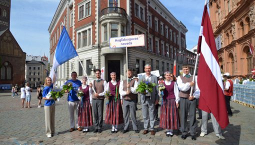 �� ��������� ����� � ����� �������� �������� ��������� ����� 300 ���������� �� ��������������� ����