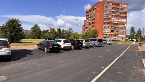 В Даугавпилсе в этом году появятся новые парковки у 23 жилых домов