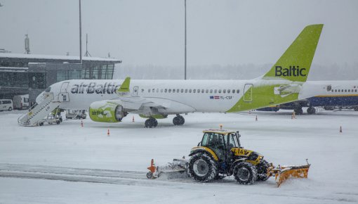 airBaltic  200    .  