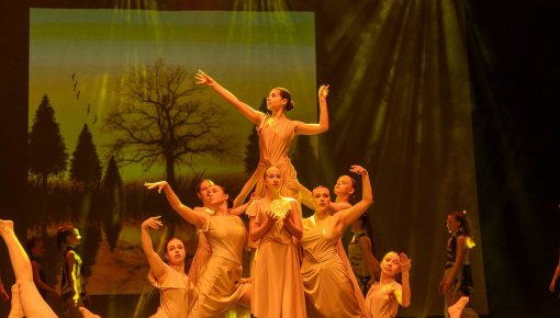 ����� ��������, ������ ��������: Jaunība ������������ 80-�����