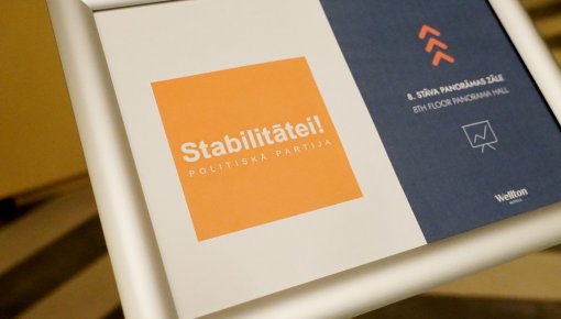 ������ "Stabilitātei!" �� ������ � ���� �� �������� ��������� ���� ����������