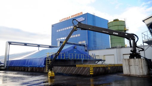 Latvijas finieris ����� ������������� � �������������������� ����� � �������� 300 ��� ����