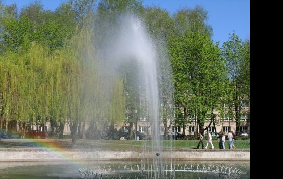 Фонтаны били голубые…