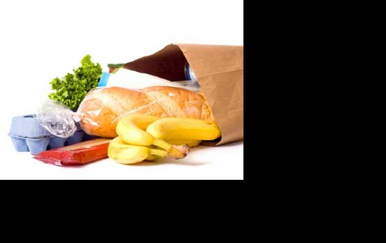 Продуктовые пакеты смогут получать люди с доходом не более 150 латов