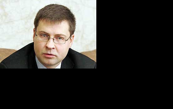 Премьер написал письма 75 выпускникам
