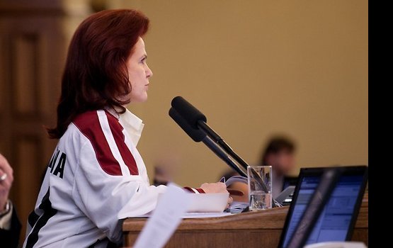 Аболтиня провела заседание Cейма в хоккейной форме
