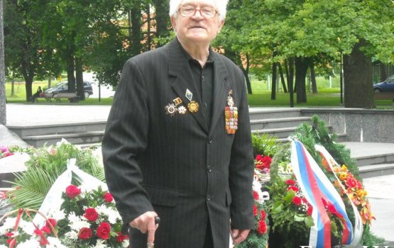 22 июня: «Поклонимся же низко красноармейцу, советским женщинам, детям и старикам…»