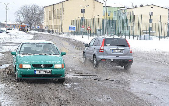 Разбитые дороги ждут ремонта (фото)