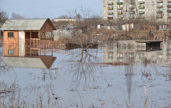 Паводок 2013: вода подбирается к Гривским кладбищам (фото)