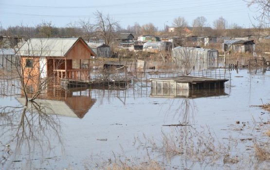 Паводок 2013: вода подбирается к Гривским кладбищам (фото)