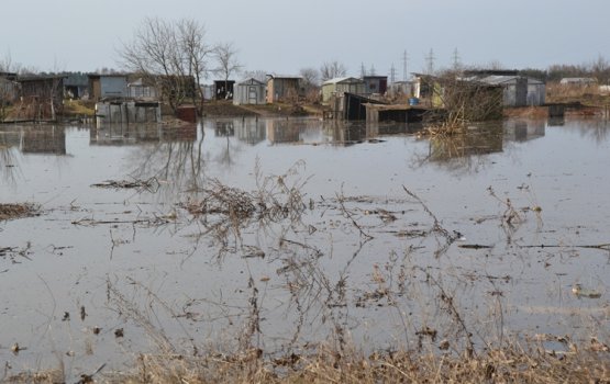 Паводок 2013: вода подбирается к Гривским кладбищам (фото)