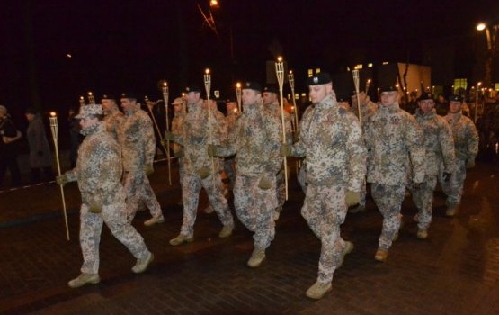 В Даугавпилсе впервые прошло факельное шествие