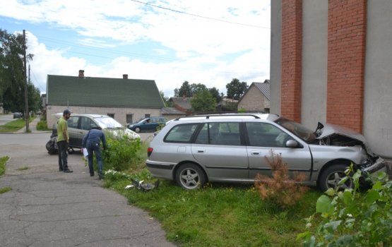 : Peugeot    