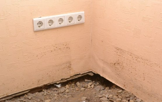 У муниципального дома отваливаются стены и проваливается пол