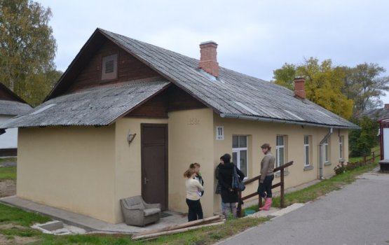 У муниципального дома отваливаются стены и проваливается пол