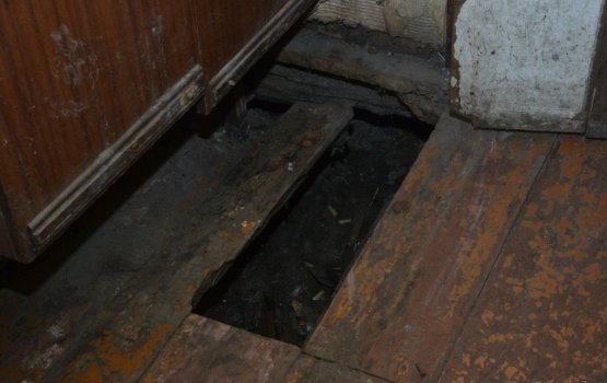 У муниципального дома отваливаются стены и проваливается пол