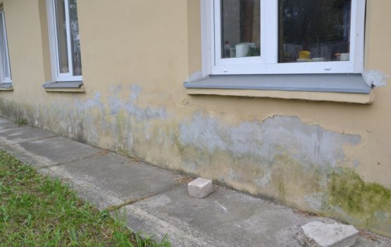 У муниципального дома отваливаются стены и проваливается пол