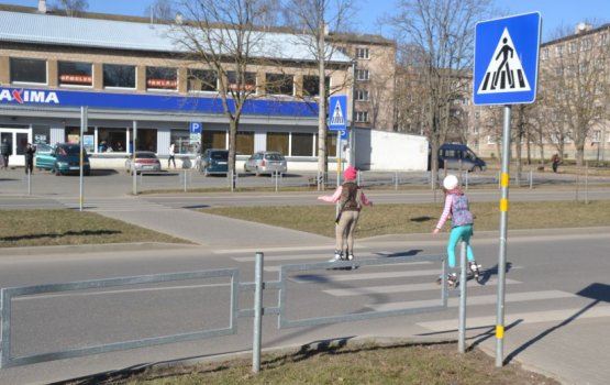 Круговой перекрёсток: нужно ли включать «поворотник»?